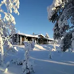 Karhunpesae Villa *